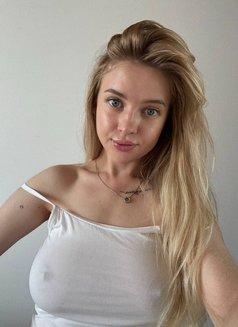 Asya - escort in Dubai Photo 4 of 10