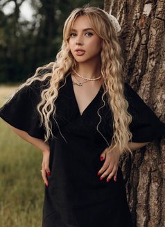Asya - escort in Dubai Photo 9 of 10
