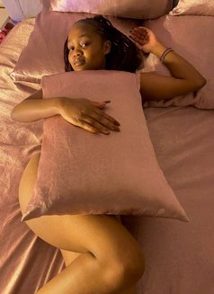 Atheena - escort in Nairobi Photo 4 of 6