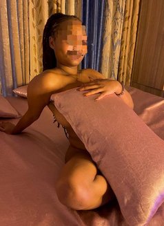 Atheena - escort in Nairobi Photo 4 of 6