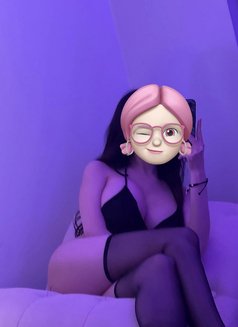 Athena - Transsexual escort in Dubai Photo 1 of 2