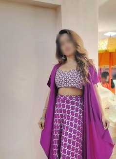 Ayesha Tamil Actress GFE in Dubai - puta in Dubai Photo 10 of 12