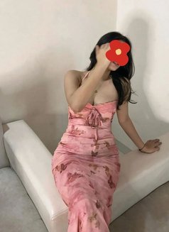 Athiya Booty - puta in Sharjah Photo 1 of 2
