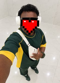 Athletic Matured Well Groomed Gentleman - Male escort in Bangalore Photo 3 of 3