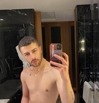 Berk - Male escort in İstanbul Photo 2 of 4