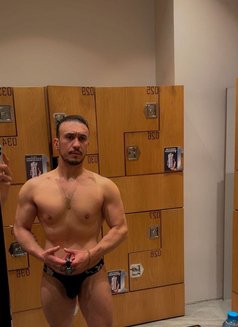 Atlas - Male escort in İstanbul Photo 4 of 8