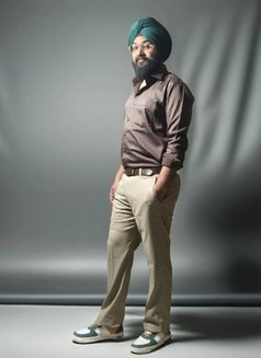 Attentive & Elegant Male Escort - Acompañantes masculino in Ambala Photo 3 of 4