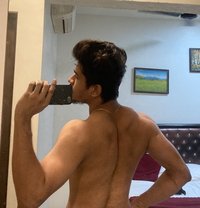 Atti - Acompañantes masculino in Mumbai