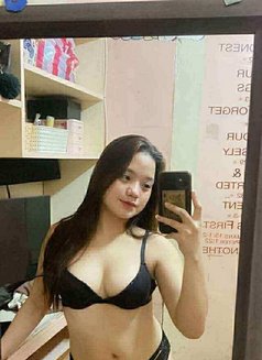 Aubs - escort in Manila Photo 4 of 11