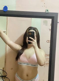 Aubs - escort in Manila Photo 11 of 11