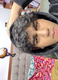 Audio King - Acompañantes masculino in New Delhi Photo 5 of 6