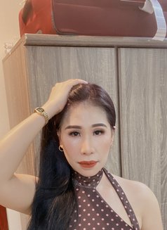 Audrey - escort in Muscat Photo 2 of 3