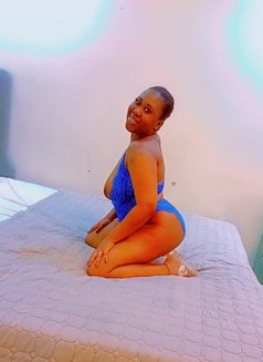 Audrey - escort in Riyadh Photo 1 of 9