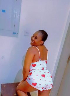 Audrey - escort in Riyadh Photo 2 of 9