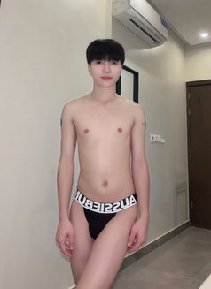 Augus in Jeddah - Transsexual escort in Jeddah Photo 1 of 11