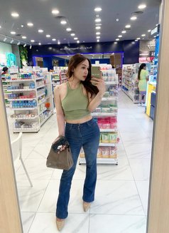 Aulia Yusuf - Transsexual escort in Jakarta Photo 3 of 6