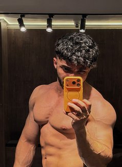 Aumer - Acompañantes masculino in Dubai Photo 3 of 3