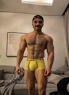 Aumer - Acompañantes masculino in Dubai Photo 2 of 5