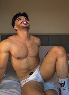 Aumer - masseur in Riyadh Photo 1 of 9