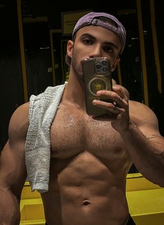 Aumer - masseur in Riyadh Photo 12 of 13