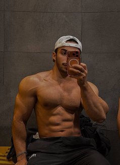 Aumer - Male escort in Riyadh Photo 2 of 4