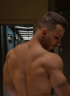 Aumer - Male escort in Riyadh Photo 3 of 4