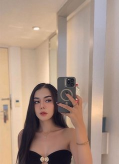 Aura - escort in Bali Photo 2 of 4