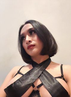 Aura Riani - Transsexual escort in Jakarta Photo 2 of 10