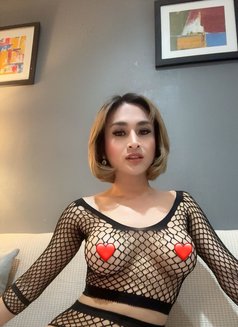 Aura Riani - Transsexual escort in Jakarta Photo 6 of 10