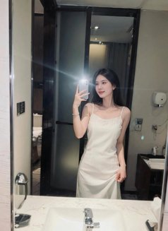 Aurelia - escort in Bali Photo 2 of 5