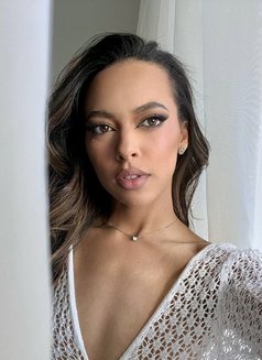 Aurora - masseuse in London Photo 2 of 2