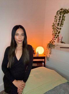 Aurora - masseuse in London Photo 1 of 2