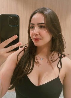 Aurora - masseuse in Al Manama Photo 3 of 6