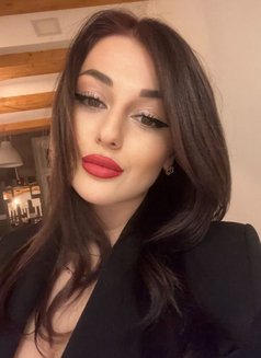 Aurora - puta in Dubai Photo 7 of 24