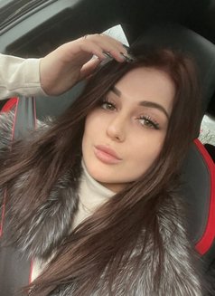 Aurora - puta in Dubai Photo 10 of 24