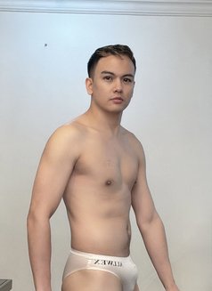 Austin - Male escort in Kuwait Photo 14 of 20