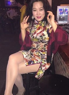 Ava - escort in Shanghai Photo 3 of 4