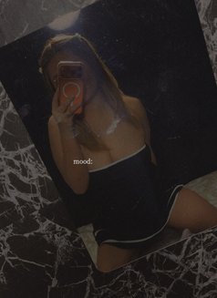 Ava - escort in Dubai Photo 2 of 5