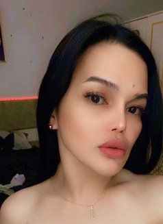 AVA - Transsexual escort in Singapore Photo 17 of 22