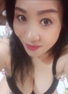 Lisa - escort in New Delhi Photo 1 of 1