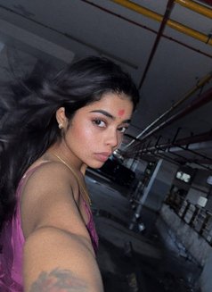 Available Best Call Girl Services - escort in Kozhikode Photo 2 of 7
