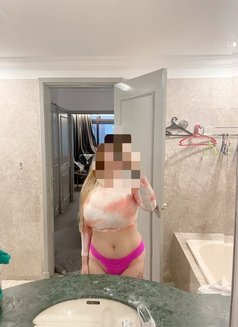 Available Bigboobs Miah in Dubai - escort in Dubai Photo 3 of 4