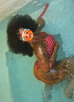 Available excort near you - escort in Nassau Photo 8 of 8