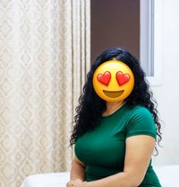 Available for private meeting - escort in Dubai
