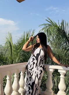 Available for travel - puta in Singapore Photo 9 of 9