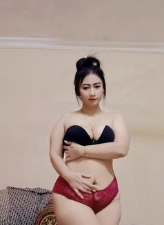 Available full service - escort in Muscat Photo 1 of 4