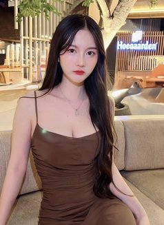 Available Massage and Sex - puta in Jakarta Photo 1 of 4