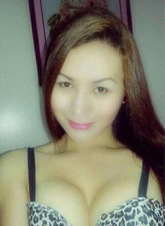 CUMMING LIKE A FOUNTAIN - Transsexual escort in Makati City Photo 7 of 14