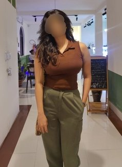 Available service cam and meet - puta in Pune Photo 2 of 2