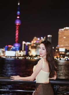 Avarina - Transsexual companion in Bangkok Photo 5 of 11